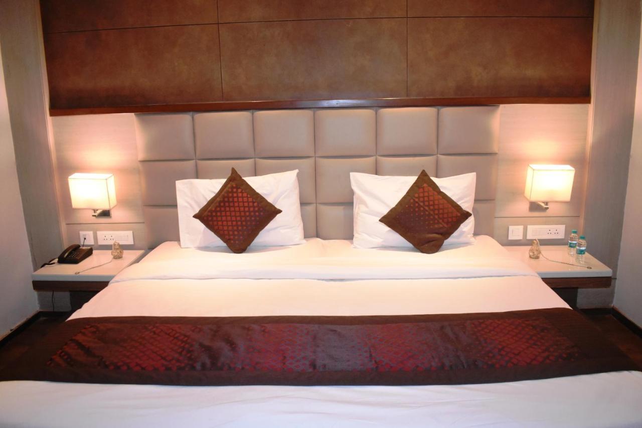 Lemonwood Suites By F9 Hotels - Trivoli Garden Chhatarpur Нью-Дели Экстерьер фото