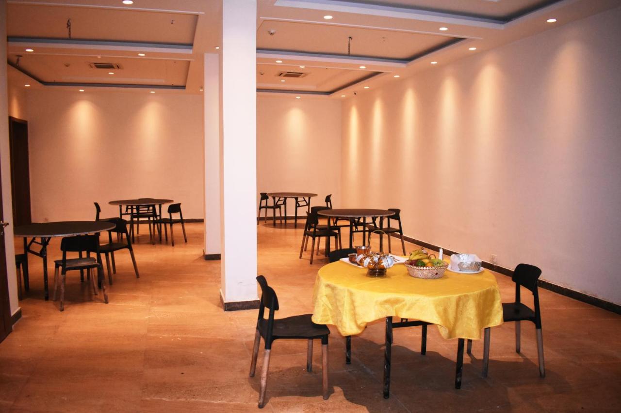 Lemonwood Suites By F9 Hotels - Trivoli Garden Chhatarpur Нью-Дели Экстерьер фото
